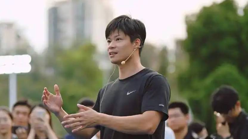 苏炳添在比赛中受伤退赛，德约科维奇主帅表示担忧